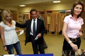 Nicolas Sarkozy s manželkou Cécilií a dcerou Jeanne-Marií.
