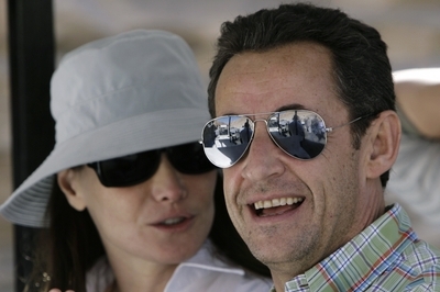 Nicolas Sarkozy s přítelkyní Carlou Bruninovou v Údolí králů.