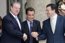 Al Gore, Nicolas Sarkozy a Jos&eacute; Manuel Barroso (zleva)