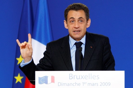 Sarkozyho postupy proti krizi stabilitě eura nepřispívají. Sarkozyho postupy proti krizi stabilitě eura nepřispívají.