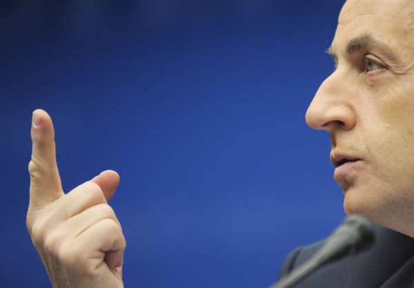 Já vám to ukážu... Nicolas Sarkozy (summit EU v prosinci 20087).