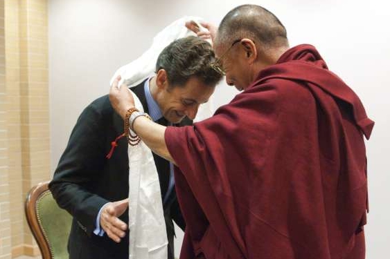 Sarkozy a dalajlama v Gdaňsku.
