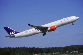 SAS zru&scaron;&iacute; t&eacute;měř polovinu destinac&iacute;