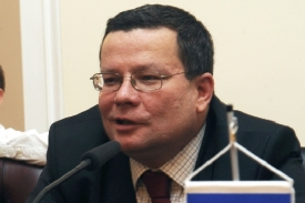 O Alexandru Vondrovi v čele NATO spekulují světové deníky.