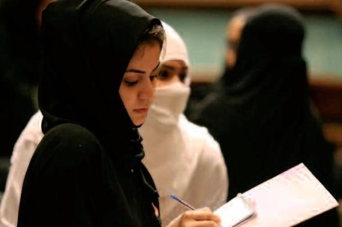 Saudské ženy se ke vzdělání zatím dostávají obtížně. Saudské ženy se ke vzdělání zatím dostávají obtížně.