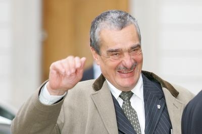 Karel Schwarzenberg audit Čunkova majetku zaplatí sám.
