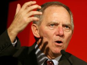 Tvrdý muž na invalidním vozíku, ministr Schäuble. Tvrdý muž na invalidním vozíku, ministr Schäuble.