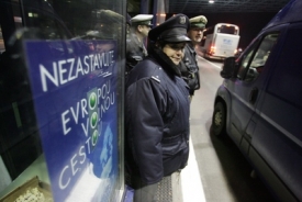 V prosinci se Čechům otevřela cesta do Evropy. Ne v&scaron;ak Američanům.