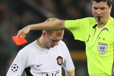 Trenér Alex Ferguson nepřímo obvinil německého rozhodčího Herberta Fandela z předpojatosti.