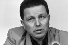 Petr Schönfeld na archivním snímku z roku 1993.