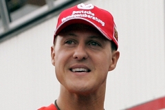 Legenda formule 1 Michael Schumacher se svezla po okruhu v Brně.