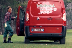 Michael Schumacher neřídí dodávky Fiat jen v reklamě, ale i doopravdy.