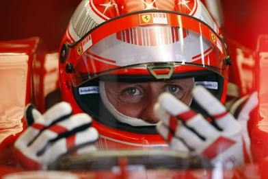 Michael Schumacher znovu usedl do kokpitu ferrari.