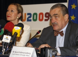 Schwarzenberg douf&aacute;, že unie napomohla př&iacute;měř&iacute; v Gaze.