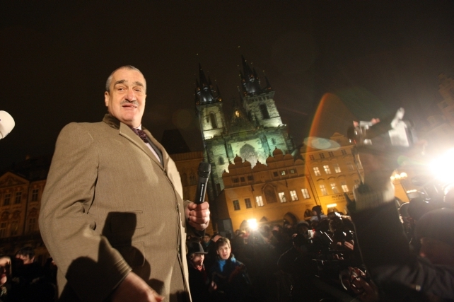 Karel Schwarzenberg se dočkal velkého potlesku a jásotu.