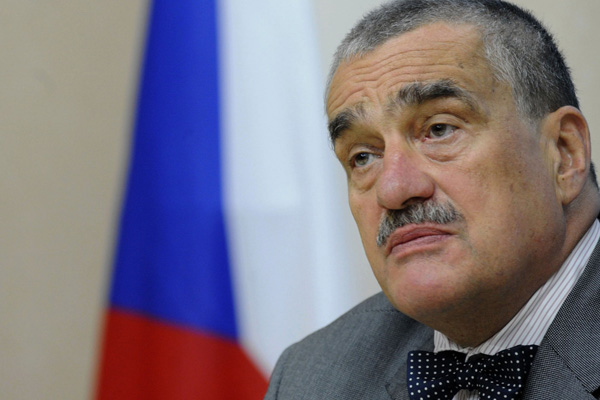 Schwarzenberg se omluvil za otištění rozhovoru premiéra se Sarkozym. 