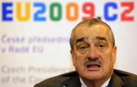 Klause rozhořčila slova Schwarzenberga v německém měsíčníku Cicero.