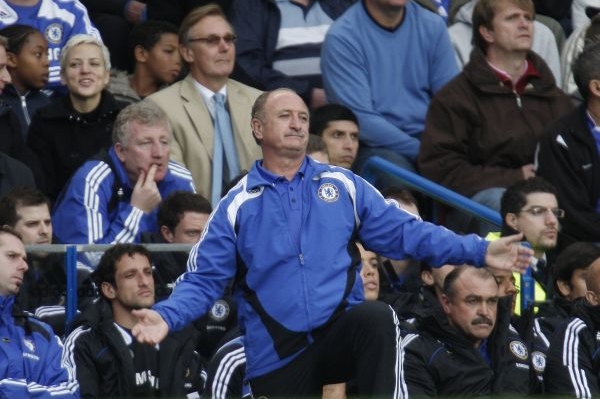 Manažer fotbalistů Chelsea Scolari si bude muset vystačit s tím, co má