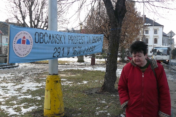Proti katastrofálnímu stavu dopravy, se občané rozhodli protestovat. 