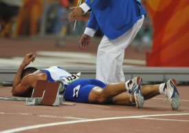Roman Šebrle v cíli olympijského desetiboje.