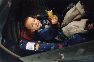 Dítě v autosedačce. Dítě v autosedačce.