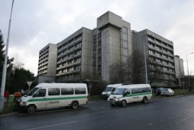 Policejn&iacute; z&aacute;sah v Hloubět&iacute;ně, kde měl b&yacute;t Franti&scaron;ek Proch&aacute;zka viděn.