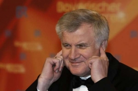 Bavorský premiér Seehofer chce navštívit Česko.