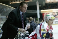 Jiří Šejba na pardubické střídačce v sezoně 2004/05.