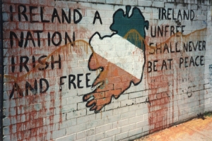 Ilustrační foto: politické graffiti v severoirském Derry.