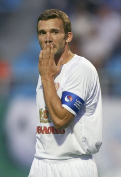 Ukrajinsk&yacute; &uacute;točn&iacute;k ve služb&aacute;ch Chelsea Andrej &Scaron;evčenko.