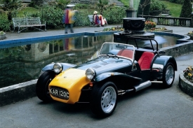 Lotus Seven nevážil ani půl tuny.