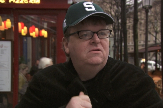 Ve snímku Sicko si Michael Moore podal zdravotnictví. Teď finance. Ve snímku Sicko si Michael Moore podal zdravotnictví. Teď finance.