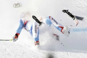 Šcýcar Daniel Albrecht padá na sjezdovce Hahnenkamm.
