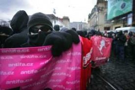 Anarchisti šli z náměstí Republiky do Pařížské ulice