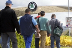 Pracovníci Škoda Auto míří do práce