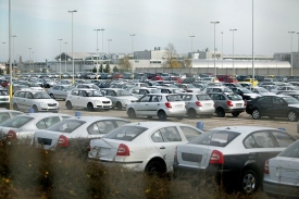 Zlevňuj&iacute; v&scaron;echna auta a zlevnily i &scaron;kodovky.