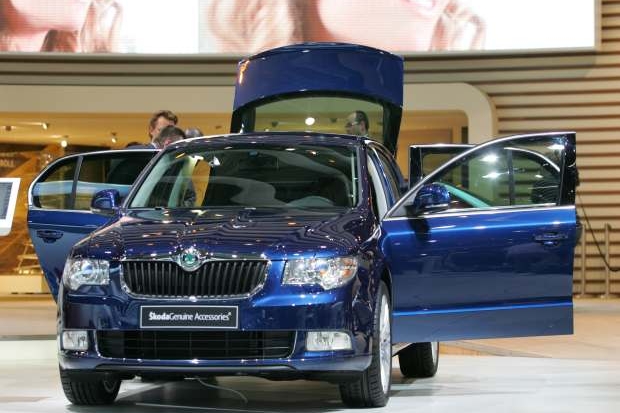 Navzory finanční krizi se českým automobilkám daří. Navzory finanční krizi se českým automobilkám daří.
