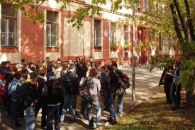 Situaci na gymnáziu nyní řeší policie.