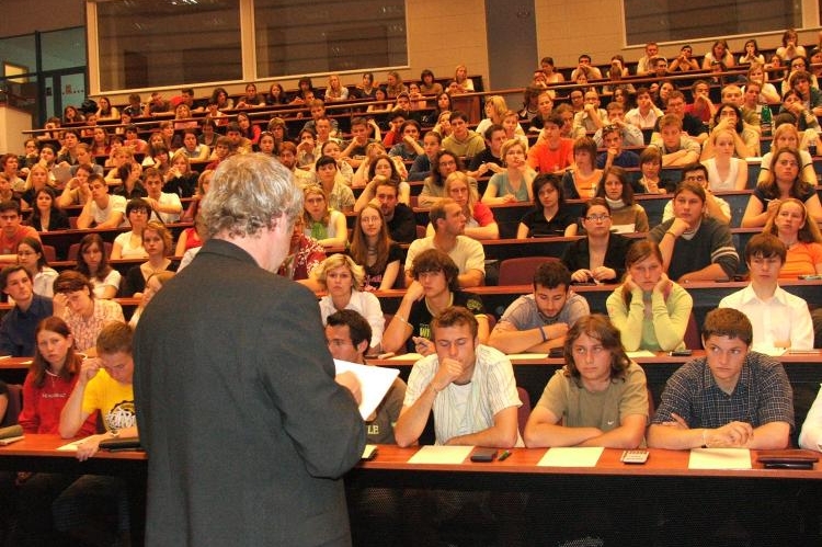 Sociální demokraté se vzdali myšlenky na placení školného.