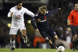 Jaroslav Černý (vpravo) v souboji Slavie s Tottenhamem.