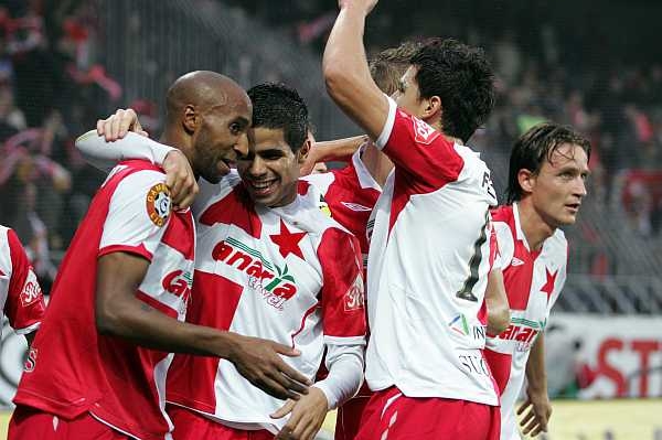 Fotbalisty Slavia los Poháru UEFA potěšil.