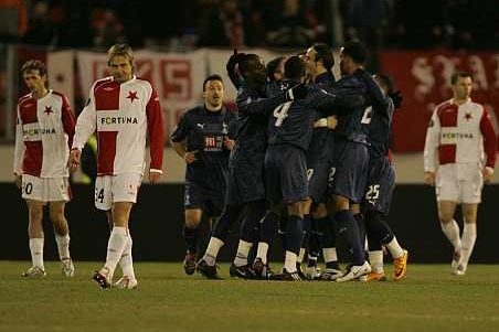 Tottenham slaví gól v síti Slavie.