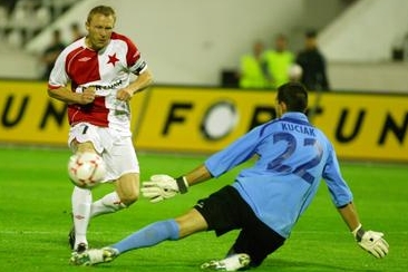 Šanci slávisty Stanislava Vlčka v odvetě proti Žilině viděli kvůli sporu klubu s Českou televizí o cenu přenosových práv jen diváci na Strahově.