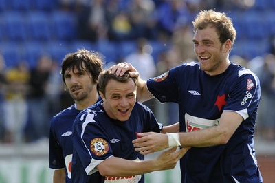 Hráči Slavie (zleva) Matěj Krejčík, Zdeněk Šenkeřík a Martin Latka. Hráči Slavie (zleva) Matěj Krejčík, Zdeněk Šenkeřík a Martin Latka.