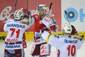 Hr&aacute;či Slavie slav&iacute; vstřelen&yacute; g&oacute;l.