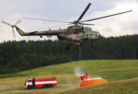 Záchranáři stále bojují s ohňem ve Slovenském ráji 