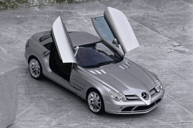 Originální Mercedes-Benz McLaren SLR navazuje na svého předchůdce 300 SL, který byl v padesátých letech předchůdcem dnešních supersportů.