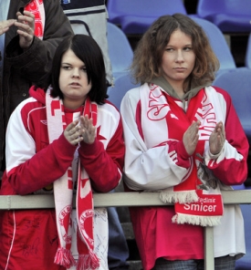 Smutní fanoušci fotbalistů Slavie.