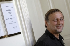 Peter Kršák na chodbě Městského soudu v Praze