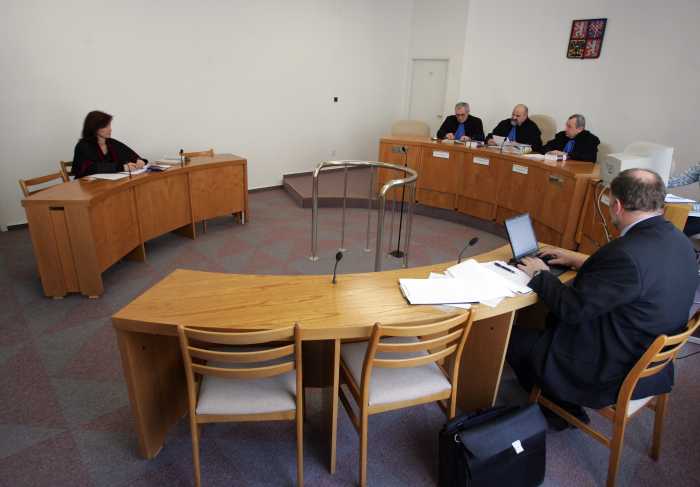 Pavel Nagy už soudit nebude. Odchází, protože vzal úplatek.